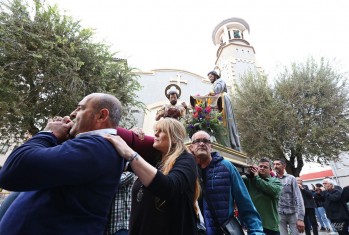San Crisp&iacute;n vuelve a su ermita arropado por los festeros