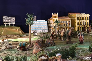 Los eldenses mantienen la tradici&oacute;n de montar el bel&eacute;n