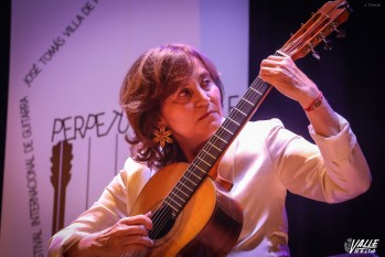 La ganadora de dos Latin Grammys Berta Rojas conquist&oacute; Petrer con su guitarra cl&aacute;sica
