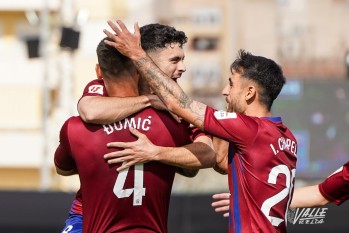 El Eldense "torpedea" al filial del submarino amarillo (2-0)
