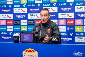Jos&eacute; Luis Oltra: "Hemos de jugar como una final, pero no sentirlo como tal"