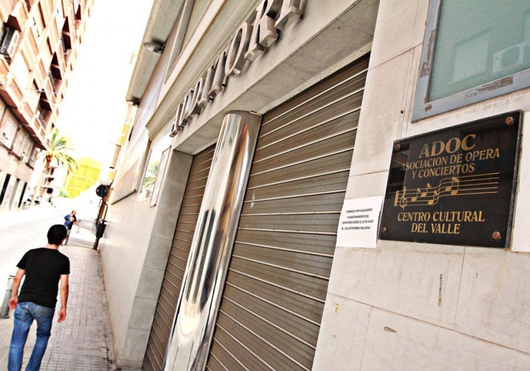 Ciudadanos y el PP critican la decisión del equipo de gobierno de suspender el Concurso Internacional de Canto "Ciudad de Elda" Ciudadanos y el PP critican la decisión del equipo de gobierno de suspender el Concurso Internacional de Canto "Ciudad de Elda"
