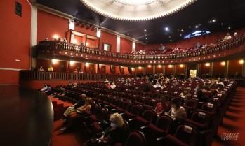 Tres conserjes del Teatro Castelar en cuarentena por el positivo en COVID-19 de uno de ellos
