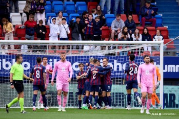 Un Eldense perdido cae ante el Eibar (5-1)