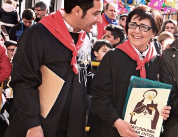 Liliana Cap&oacute;, presidenta de la Mayordom&iacute;a de San Ant&oacute;n: "Para celebrar el 75 aniversario hemos incluido una sorpresa durante la hoguera"