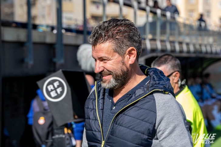 Fernando Est&eacute;vez: &ldquo;Ma&ntilde;ana jugamos una final, pido a equipo, afici&oacute;n, prensa y a Elda en general que vayamos todos a una&rdquo;