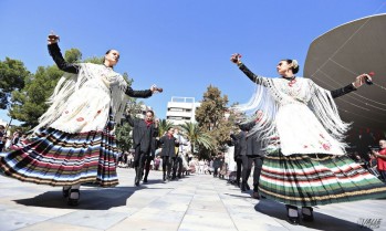 La celebraci&oacute;n del D&iacute;a de la Comunidad Valenciana re&uacute;ne a cientos de personas en la Plaza Castelar