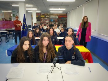 Alumnos del colegio Sagrada Familia participan en el Parlamento Europeo