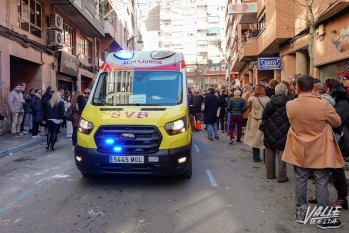 Un desvanecimiento paraliza durante 20 minutos el Desfile de la Media Fiesta