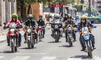 M&aacute;s de un centenar de coches y motos han vuelto a rodar en la 19&ordf; Vuelta Veh&iacute;culos Cl&aacute;sicos de Elda