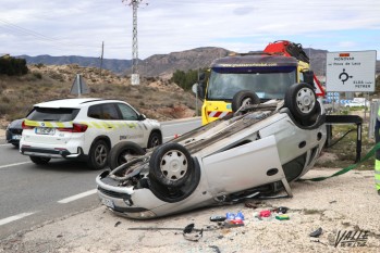 Vuelca un veh&iacute;culo en la entrada sur de Elda