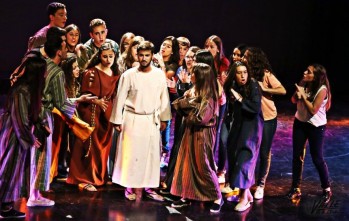 Petrer ovaciona el Jesucristo Superstar de las Carmelitas y el Padrenuestro de Alejandro Canals