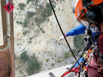 Rescatan en helic&oacute;ptero a un hombre tras una ca&iacute;da en la v&iacute;a ferrata de Petrer