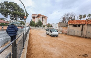 Acondicionan el aparcamiento p&uacute;blico de la avenida de Sax