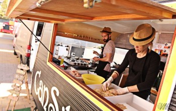 Una veintena de caravanas llegan a Elda para participar en el Street Food Market