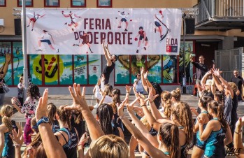 El deporte reina en la plaza de la Ficia por una ma&ntilde;ana