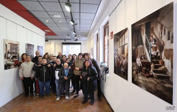 La exposici&oacute;n del calendario &ldquo;Calzando recuerdos&rdquo; de Asprodis llega al Jard&iacute;n de la M&uacute;sica