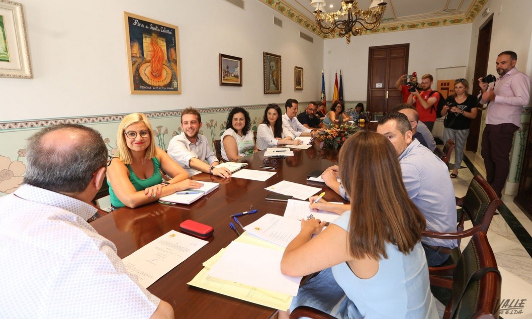 Irene Navarro asume la presidencia de la Mancomunidad del Vinalopó Irene Navarro asume la presidencia de la Mancomunidad del Vinalopó