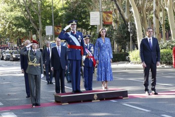 La Reina Letizia escogi&oacute; un vestido del dise&ntilde;ador eldense Juan Vidal en el D&iacute;a de la Hispanidad