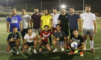 La asociaci&oacute;n gitana organiza un partido de f&uacute;tbol contra pol&iacute;ticos por la igualdad