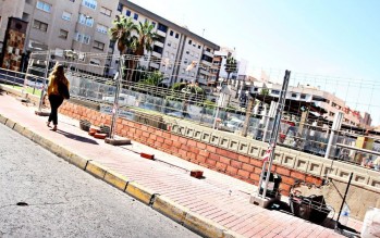 El Ayuntamiento repara el muro de la Plaza del Zapatero que sufri&oacute; da&ntilde;os tras un accidente