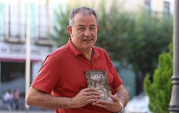 Rafael Carcel&eacute;n, profesor y articulista en Valle de Elda: &ldquo;En mis art&iacute;culos intento hablar de las preocupaciones que todo el mundo tiene&rdquo;