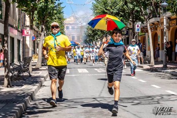 Miles de personas corren la traca y disfrutan del globo por el Cristo del Buen Suceso