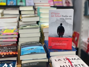 "Nadie en esta tierra" de V&iacute;ctor del &Aacute;rbol
