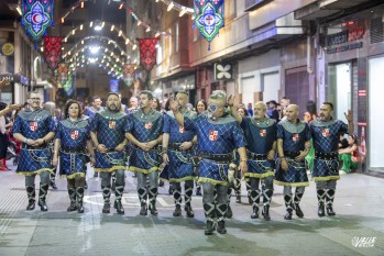 Los festeros vivieron intensamente la primera noche de Moros y Cristianos de Elda