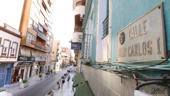 La calle Juan Carlos I no debe cambiar de nombre