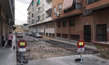 Reparan la calle Rey San Fernando del barrio El Huerto