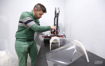 Indaca e Inescop se suman al centenar de personas que hacen viseras para sanitarios y polic&iacute;as