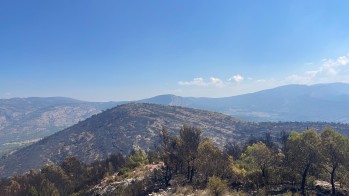 Las rachas de viento imposibilitan la extinci&oacute;n definitiva del incendio de Petrer