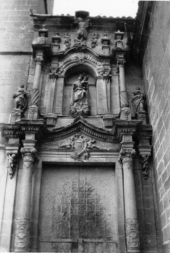 Una nueva puerta para la iglesia de Santa Ana