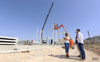 Comienza la instalaci&oacute;n de las aulas prefabricadas del IES Azor&iacute;n