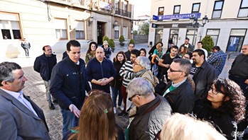 El alcalde mediar&aacute; con una entidad bancaria para que suspenda el desahucio de una familia con hijos