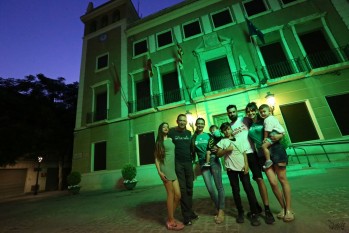 Elda y Petrer se iluminan de verde por la ELA