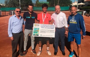 El tenista eldense Carlos S&aacute;nchez se proclama campe&oacute;n absoluto de la Comunidad Valenciana