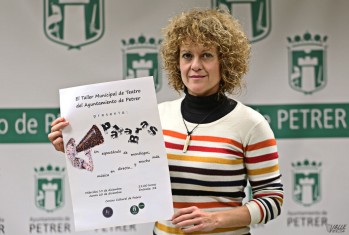 El Taller Municipal de Teatro de Petrer presenta su primer espect&aacute;culo con mon&oacute;logos y m&uacute;sica en directo
