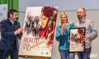 La majestuosidad mora protagoniza el cartel de Moros y Cristianos de Petrer