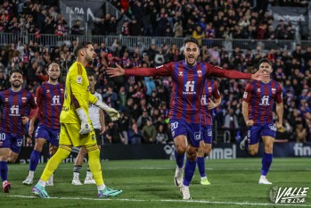 El Eldense arrolla al Burgos y suma tres valiosos puntos (2-0)