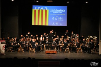La m&uacute;sica festera son&oacute; al comp&aacute;s de la solidaridad