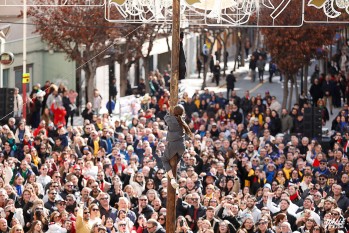 Los eldenses dan por inaugurada la Media Fiesta con las cuca&ntilde;as y el porrate
