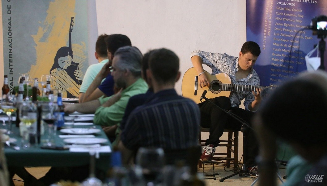 Petrer afina guitarras para comenzar el 23ª Festival con sonido nacional Petrer afina guitarras para comenzar el 23ª Festival con sonido nacional