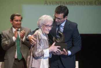 Ida Vitale:  sin esplendores en la traves&iacute;a ni direcci&oacute;n adentro del poema