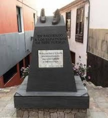 Monumentos zapateros: Levantado en un peque&ntilde;o pueblo de Tenerife que recuerda a los zapateros del lugar