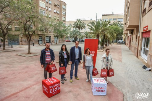 EL PSOE proyecta la reforma integral de la plaza Luis Braile en el barrio Cruz Roja
