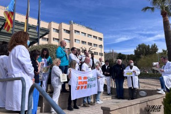 Los m&eacute;dicos del Hospital de Elda piden la dimisi&oacute;n de la ministra de Sanidad, M&oacute;nica Garc&iacute;a