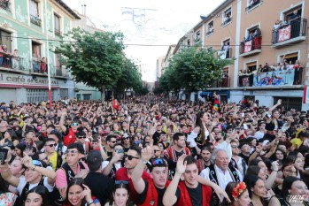 Explosi&oacute;n festera en la Entrada de Bandas