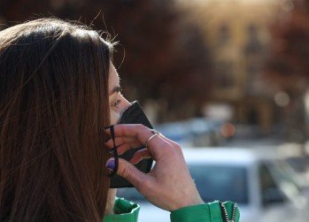 Las mascarillas dejar&aacute;n de ser obligatorias en exteriores la pr&oacute;xima semana
